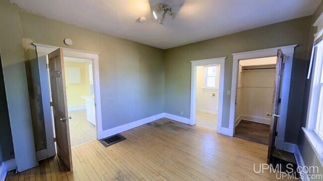 Building Photo - 1530 Fitch Ave