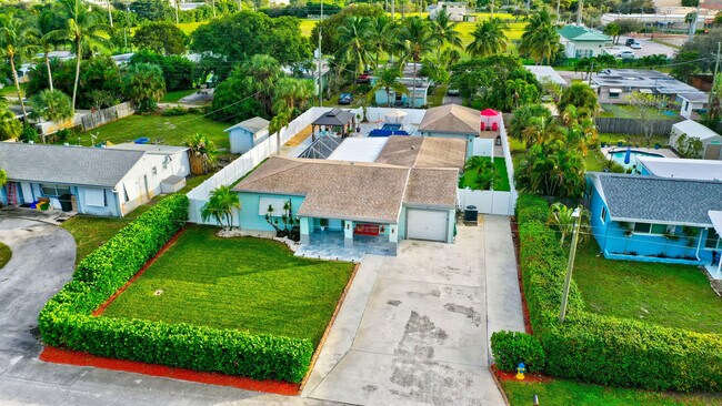 Building Photo - 310 Gulfstream Dr