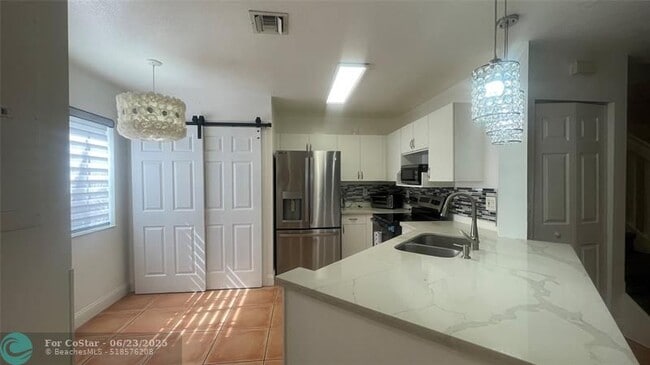 Building Photo - 1432 SW 47th Ave