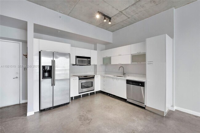 Building Photo - 133 NE 2nd Ave