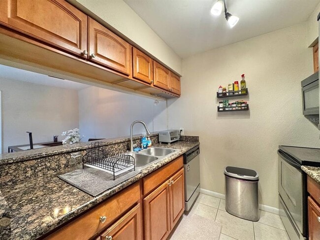 Building Photo - 5440 S MacDill Ave
