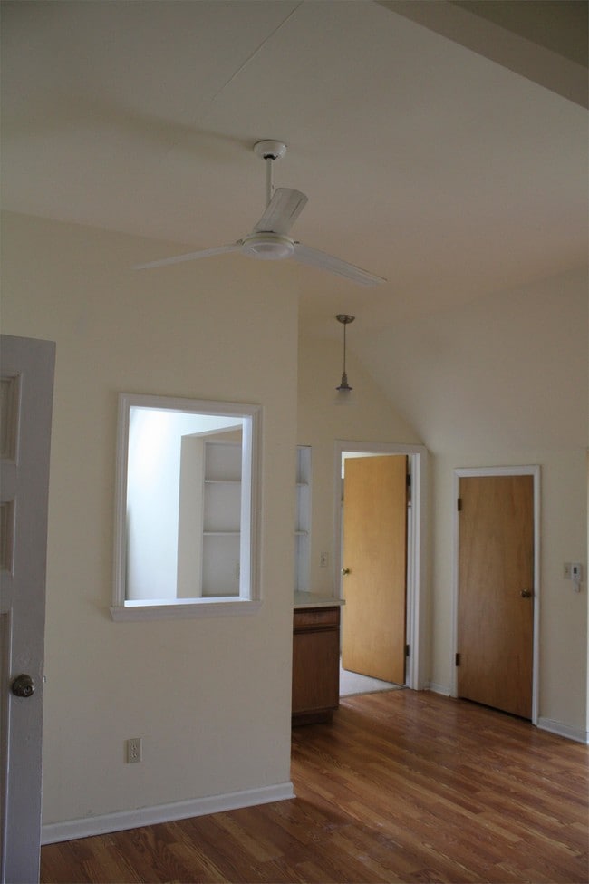 Photo - 950 East Avenue - K
