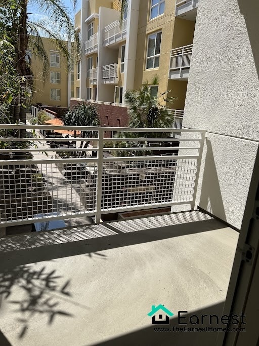 Building Photo - 2 + 2 Modern Condo in Prime Warner Center ...