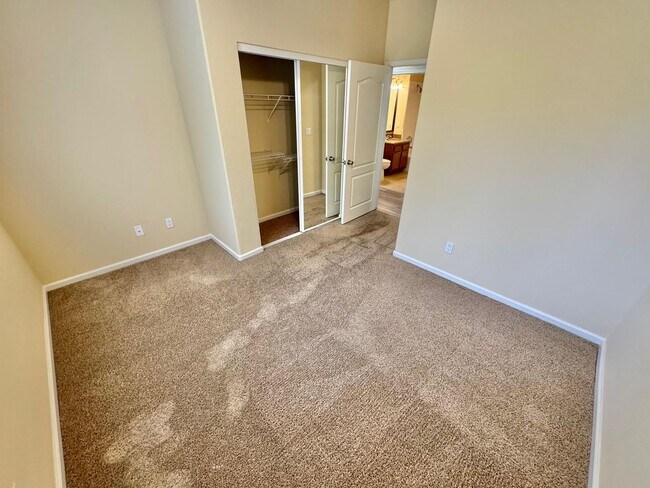 Building Photo - ABSOLUTELY STUNNING 2 BEDROOM, 2 BATHROOM CONDO LOCATED IN THE GATED COMMUNITY OF PACIFIC CREST I...