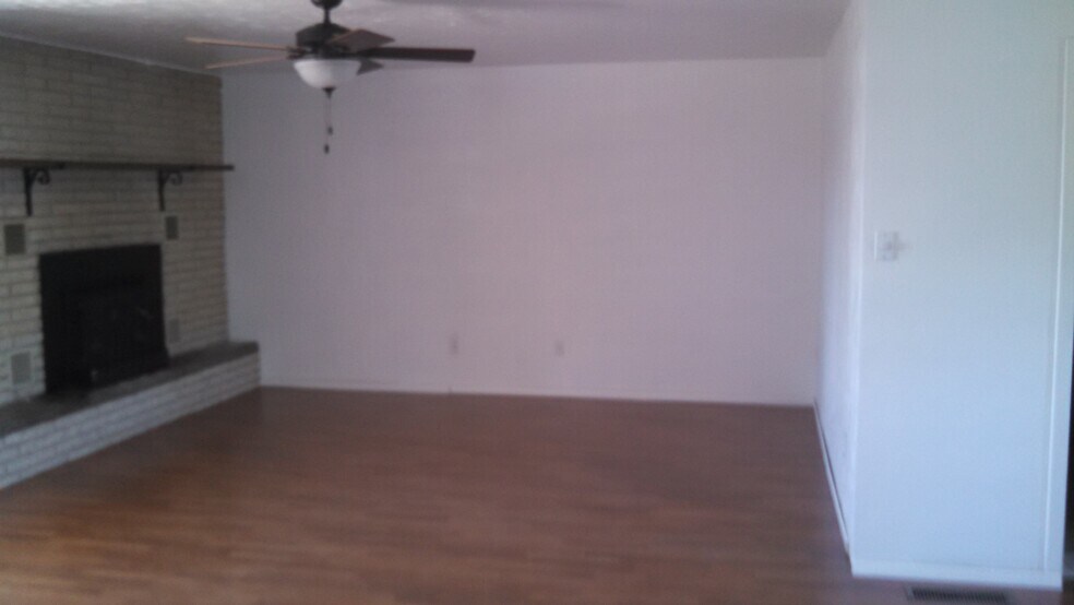 Building Photo - 516 E 29th St