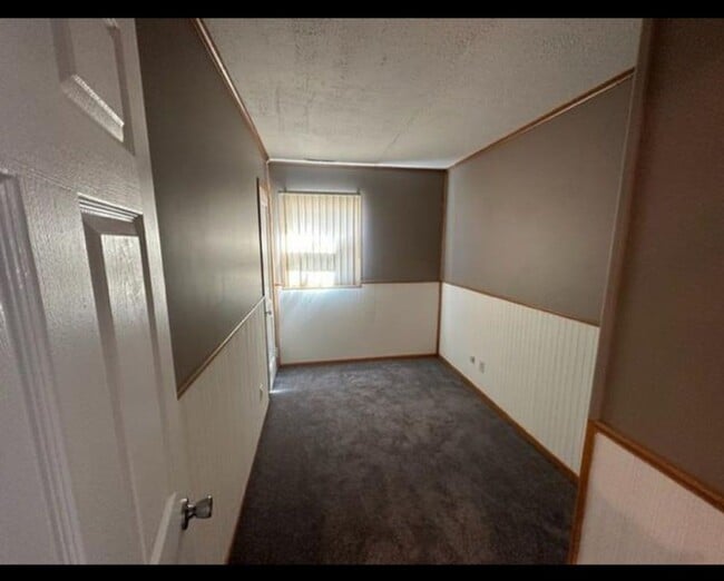 Building Photo - 3 Bedroom Home in Highland, IN