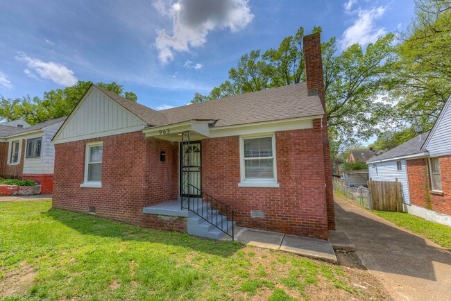 Building Photo - Move-in Special! 1/2 off first month's rent!