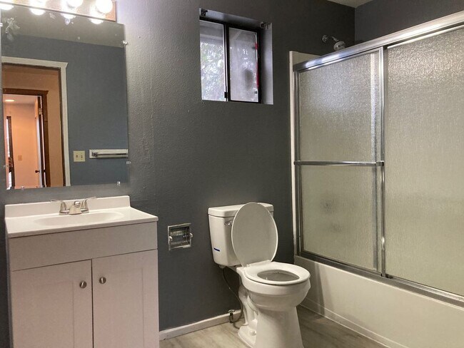 Building Photo - 415 E Wabash Ave