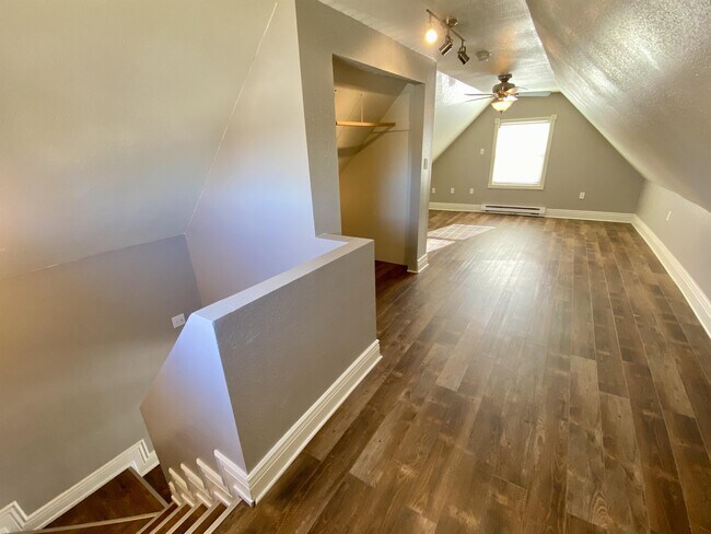 Building Photo - 955 5th St