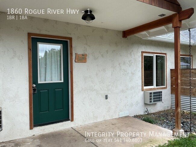 Building Photo - 1860 Rogue River Hwy