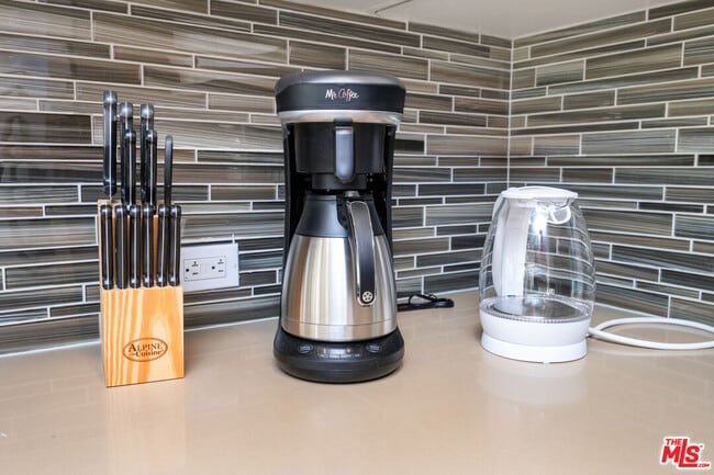 Building Photo - 1070 S Bedford St