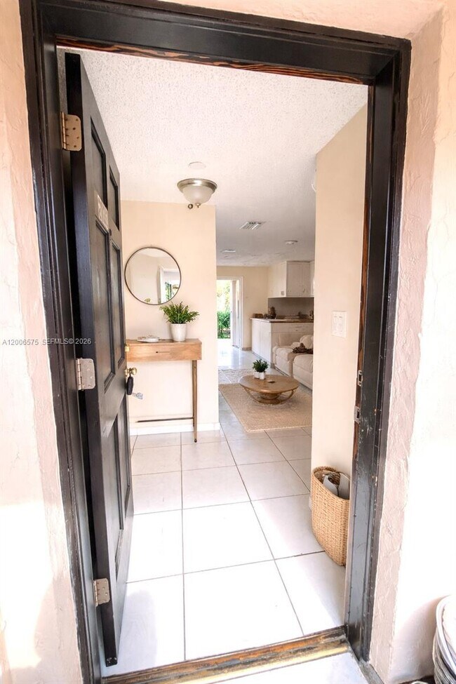 Building Photo - 8870 Fontainebleau Blvd