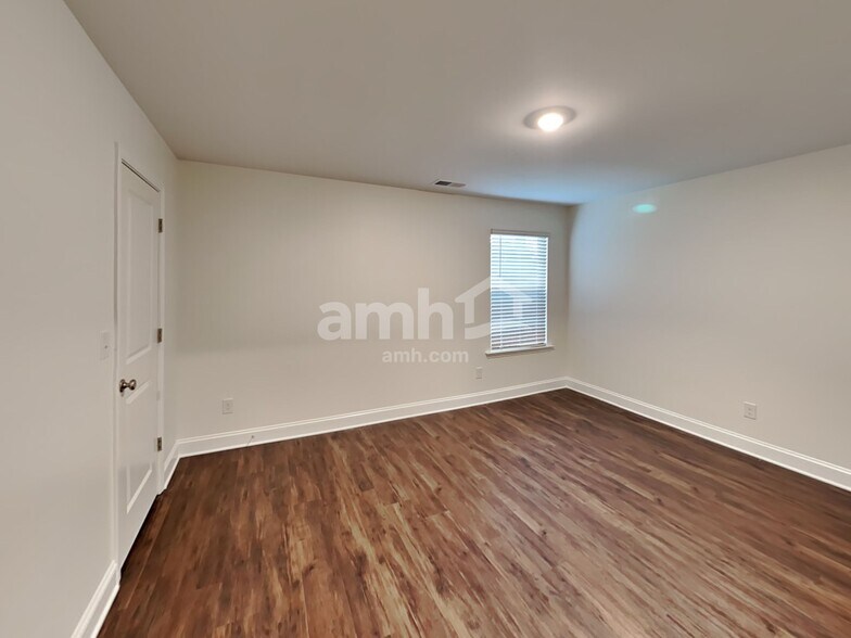 Building Photo - 549 Rivermist Dr
