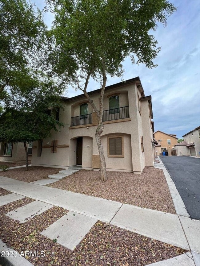 Building Photo - 3 bedroom 2 bath home in the desirable Higley Park community.