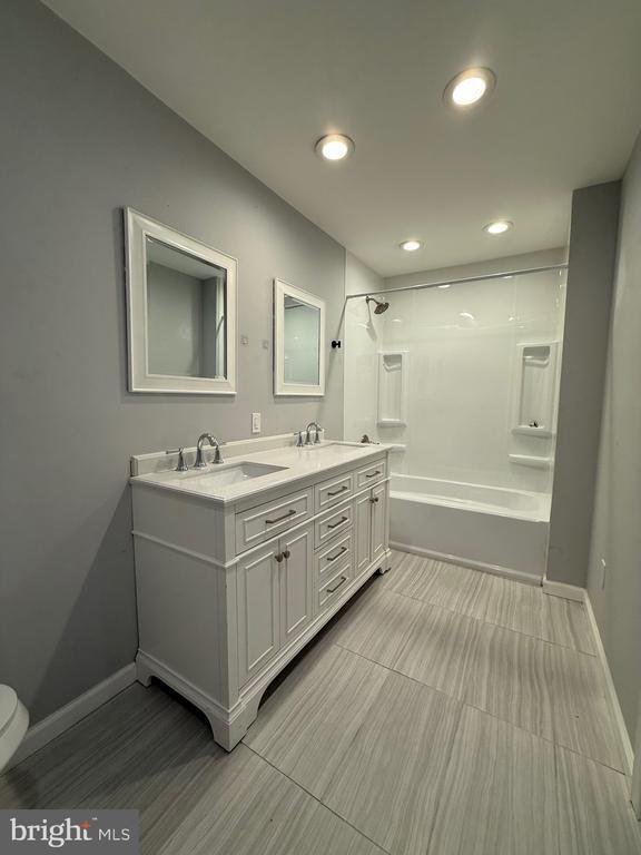 Building Photo - 7635 Stoney Creek Dr