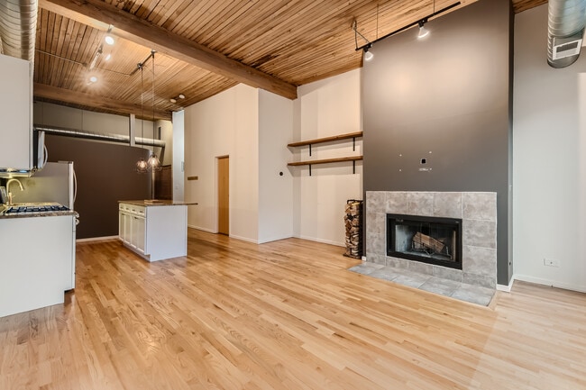 Building Photo - 2333 W Saint Paul Ave