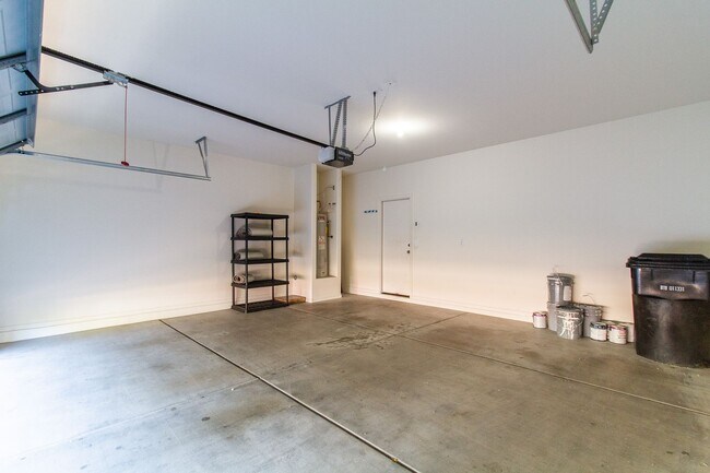 Building Photo - GORGEOUS 3BED 2.5 BATH HOME  NEAR CRIMSON/US60