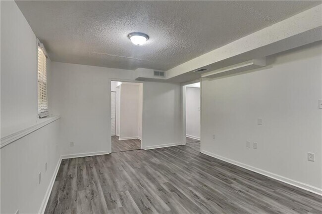 Building Photo - 32 Camden Woods Pl