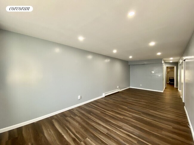 Building Photo - 120 George St