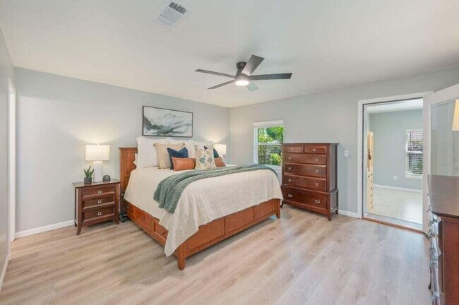 Building Photo - 512 Samana Way