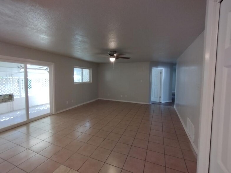 Building Photo - 1206 Pine Dr