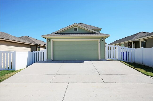 Building Photo - 903 Alamo Plaza Dr