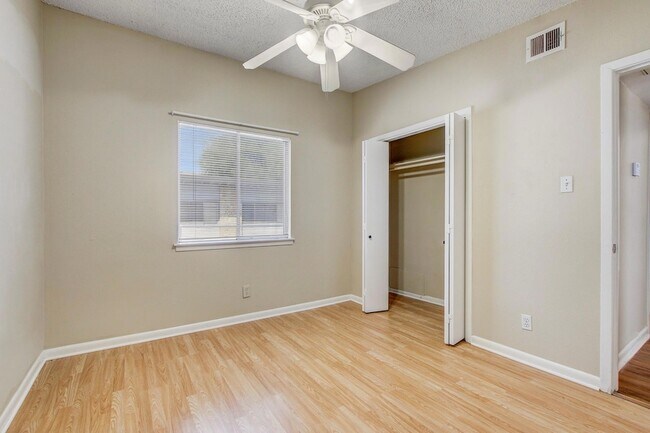Building Photo - 2408 Longview St