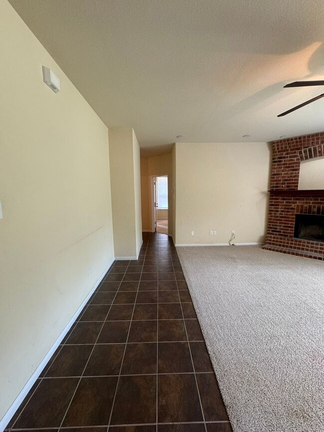 Building Photo - Beautiful 2 Story 4 Bdrm 2.5 Bath With a Loft