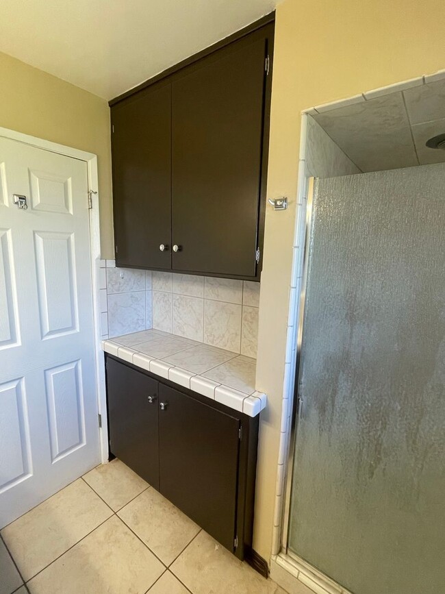 Building Photo - Incredible 3bd/2ba house surrounded by working orchards! Available now!