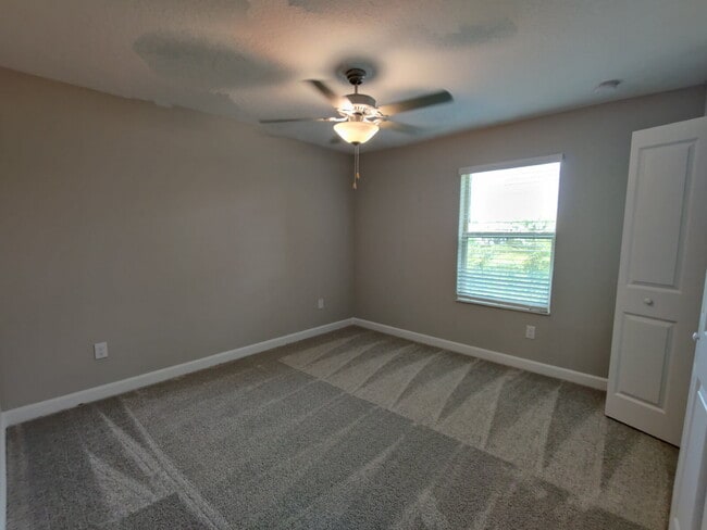 Building Photo - 23264 Willow Glen Way