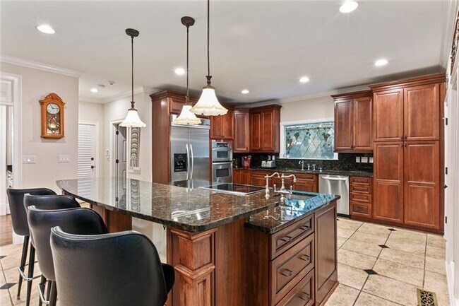Building Photo - 80 Gladwyne Ridge Dr