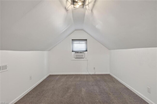 Building Photo - 8507 Chapin St