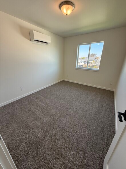 Building Photo - 410 Wagon Wheel Dr