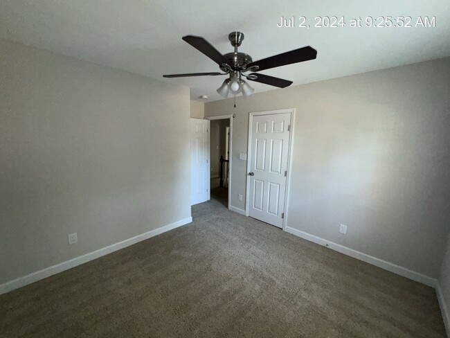 Building Photo - 6080 Lakeway Drive