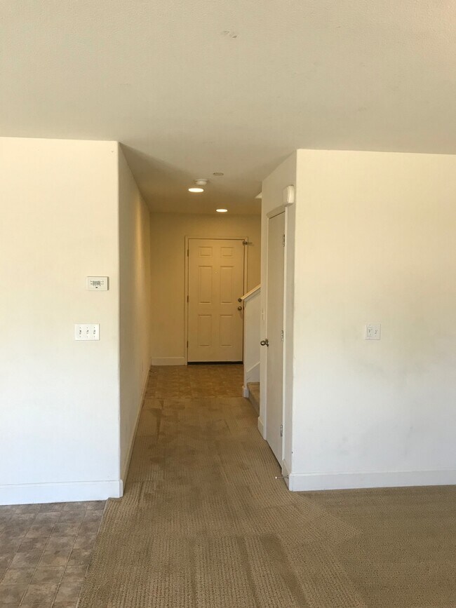 Building Photo - Now Available – 4 Bedroom Home with Loft i...