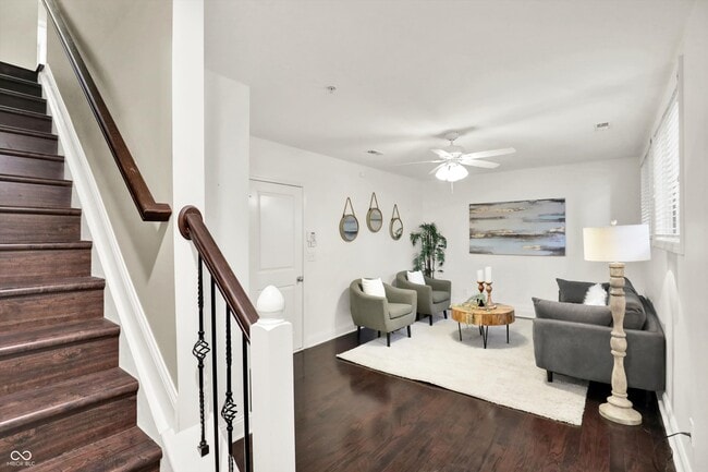 Building Photo - 529 E New York St