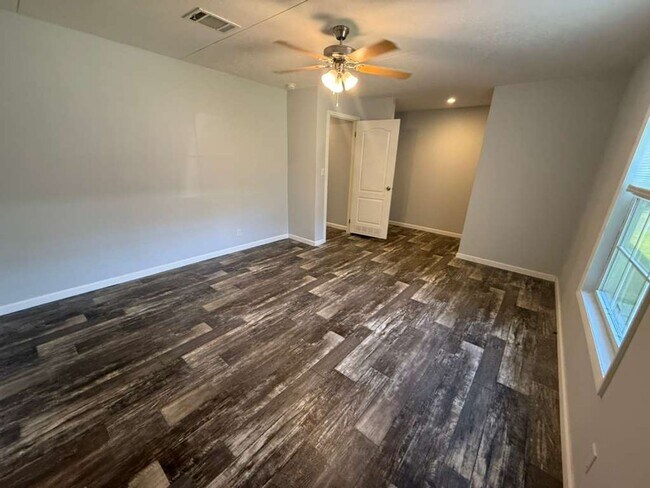 Building Photo - BEAUTIFUL +55 HOA COMMUNITY- AVAILABLE FOR IMMEDIATE MOVE IN!!