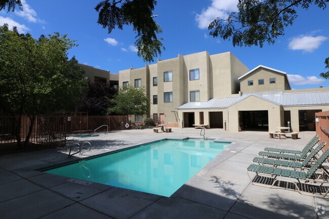 Valencia Court, 200 Valencia Dr, Albuquerque, NM, 87108 - Casa de Sierra Senior Apartments