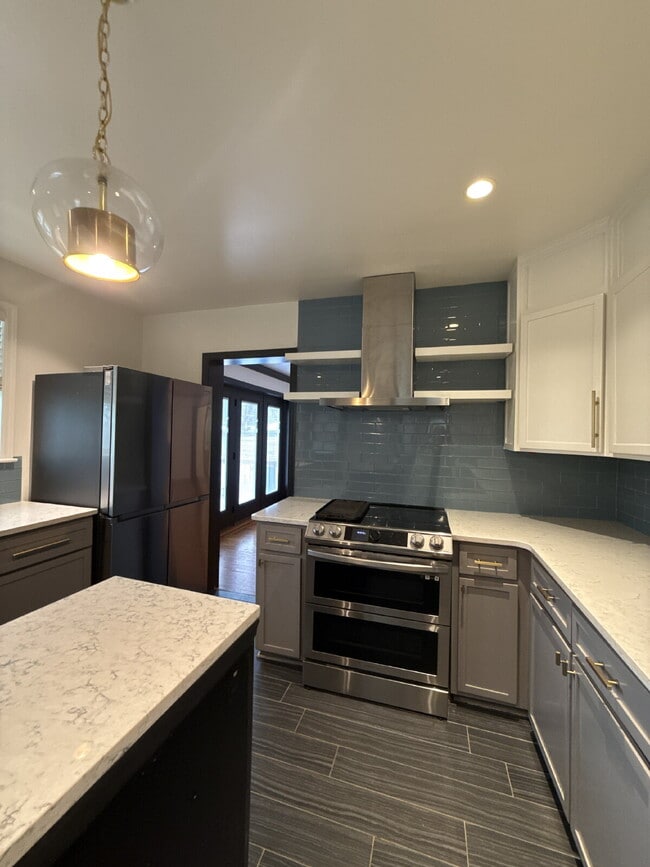 Building Photo - "Renovated 3-Bed Oasis with Granite Kitchen & Cozy Fireplace in Huntsville!"