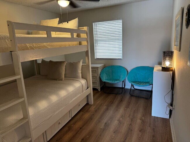 Building Photo - Move-in Special- $200.00 Off First Months Rent