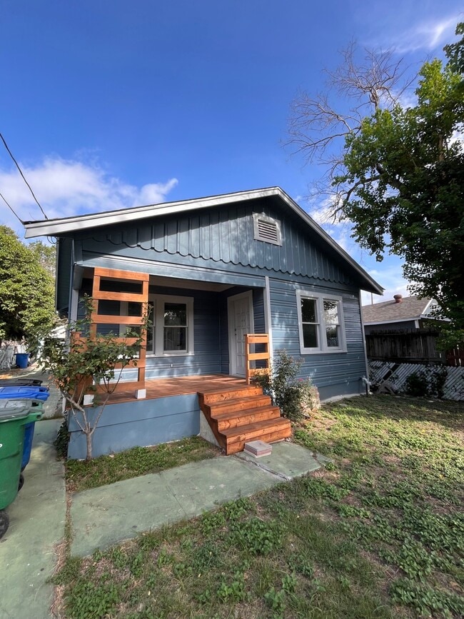 Building Photo - 123 Adaes Ave