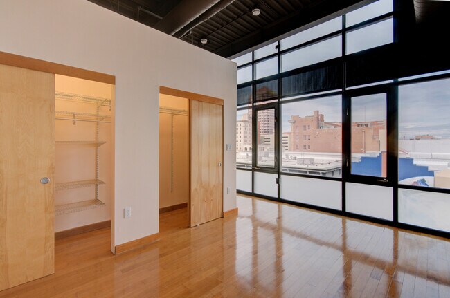 Building Photo - Luxury Gold Lofts! Bright Open Floor Plan with City Views-Secure Parking