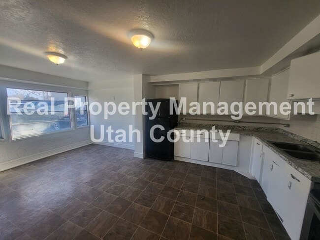 Building Photo - 345 N 1000 W St