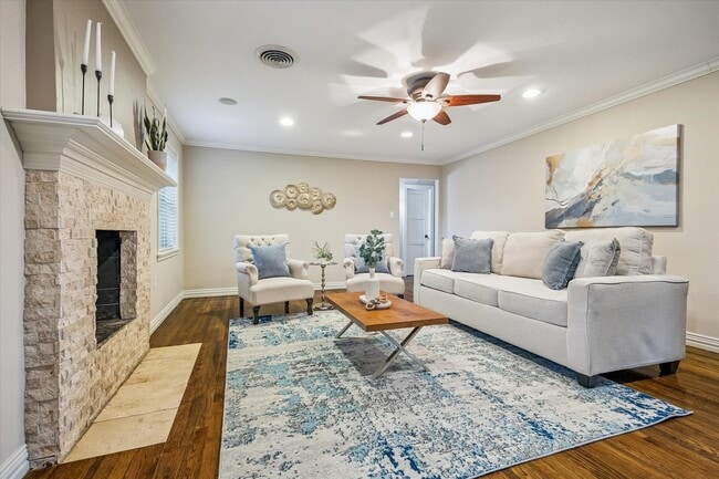 Building Photo - 9813 Pine Lake Dr