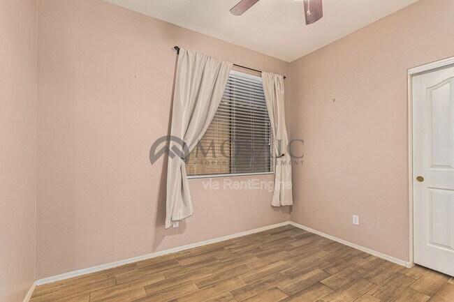 Building Photo - 105 E Piccolo Ct