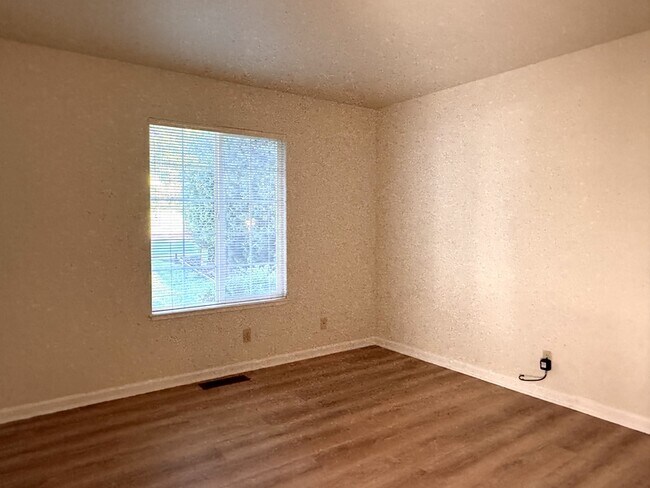 Building Photo - 146 Northridge Dr