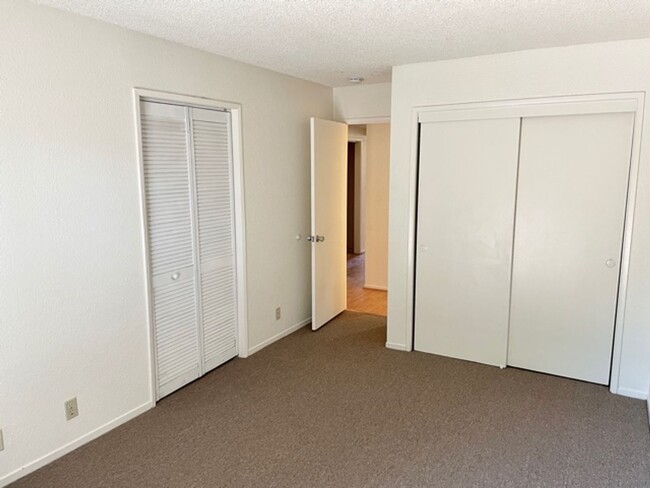 Building Photo - 2 Bedroom, 2 Bathroom in Cedar Creek with ...