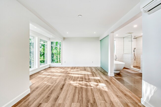 Building Photo - 4242 SW Hewett Blvd