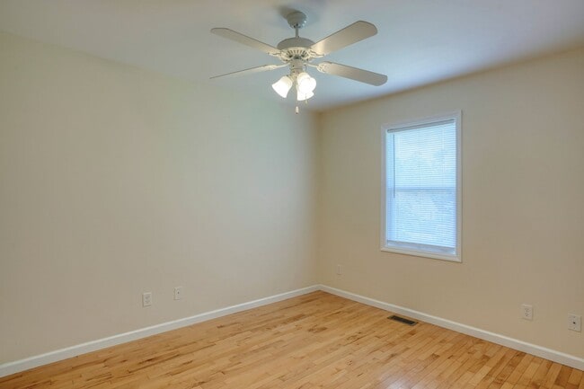 Building Photo - Charming 3-Bedroom Home with Coastal Count...