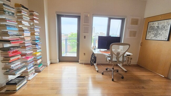 Building Photo - Incredible Top-Floor 1BR with Skyline View...